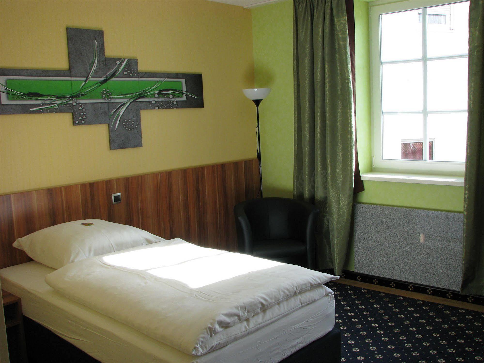 Hotel Deutscher Hof Babenhausen  Bagian luar foto