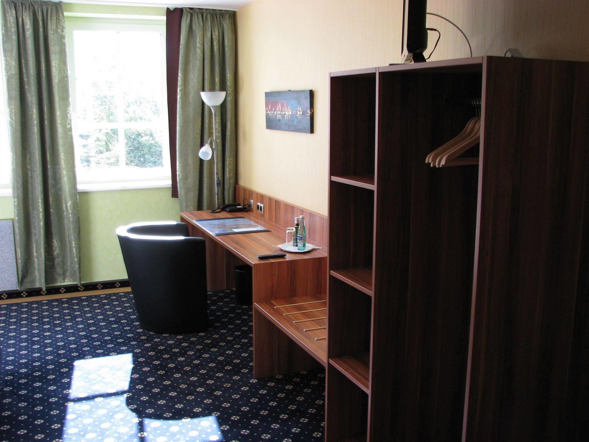 Hotel Deutscher Hof Babenhausen  Bagian luar foto